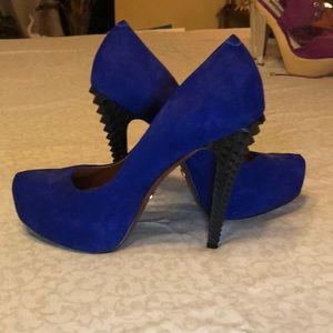 On point trendy SCHULTZ platform heels